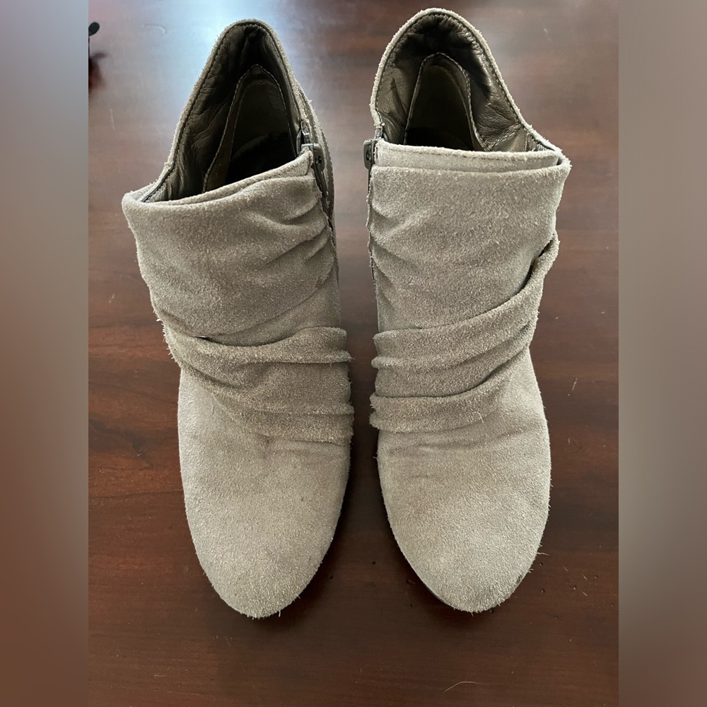 Beige suede ankle high boots size 10 by Andrew Geller